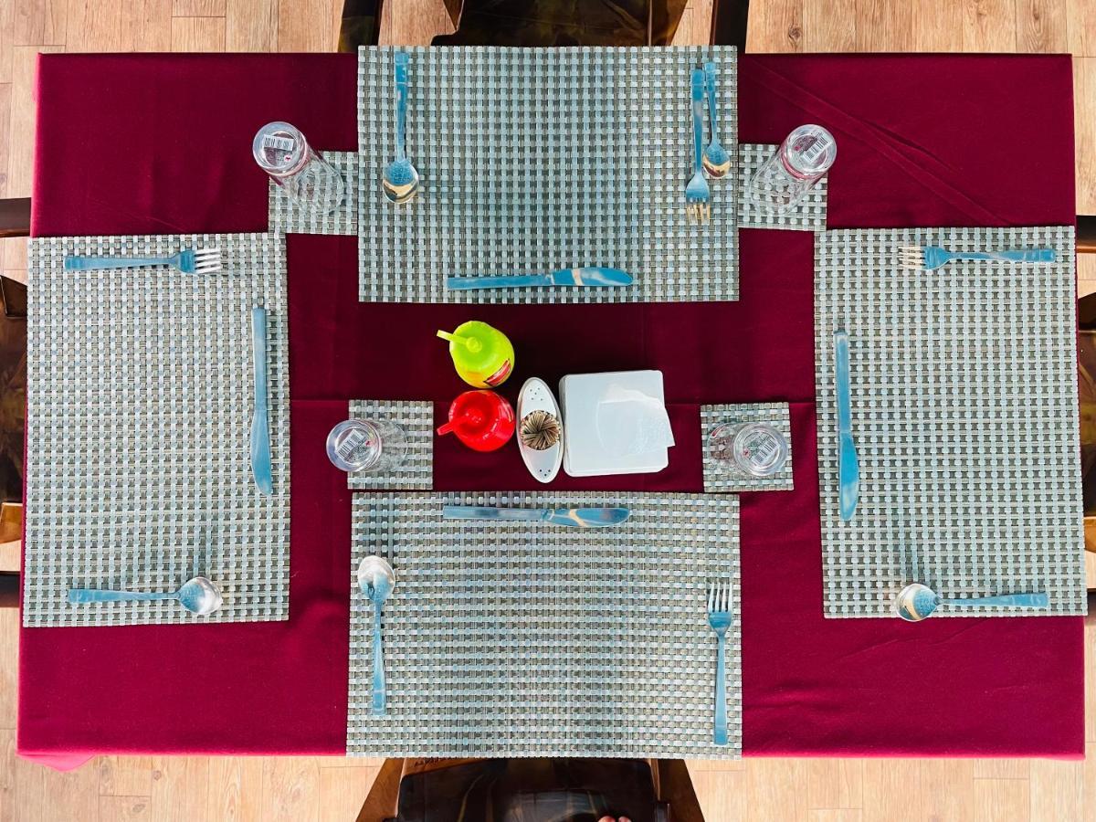 Hotel Happy Land Chitwan Exterior foto